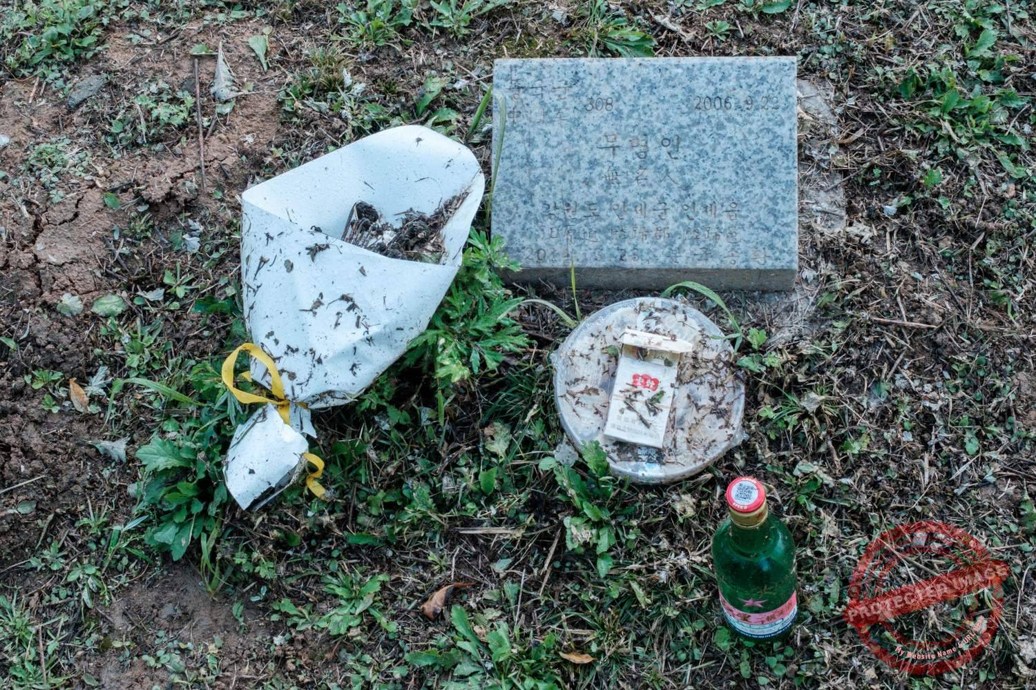 enemy-grave-korea-cemetery The grave of an unknown soldier in the Military Cemetery for North Korean Soldiers in Paju (October 2024).