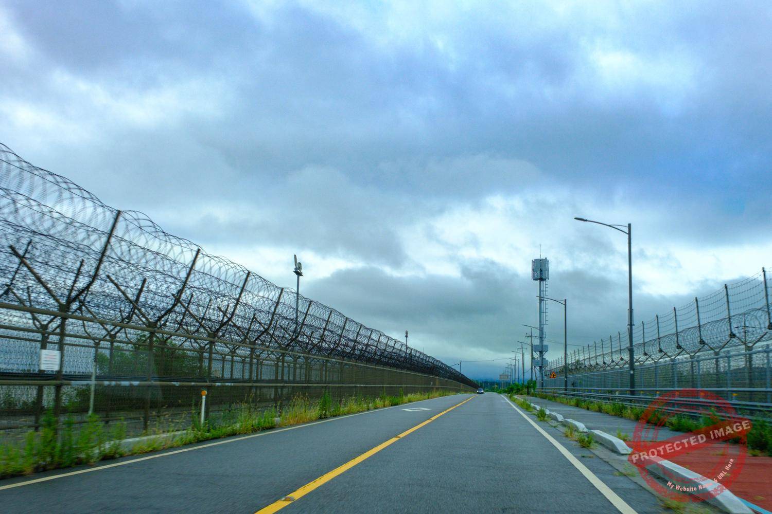 ganghwa-northern-road The road running along the northern part of Ganghwa Island, located in the Civilian Control Zone, along the Han River Estuary, which marks the border with North Korea (September 2025).