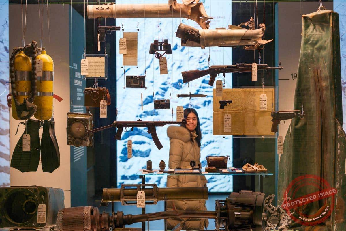 jan21-military-provocation-room-korea Weapons and gear seized on North Korean infiltrators, including those from Unit 124, on display in the ‘North Korean Military Provocation Room’ at the Korean War Memorial in Seoul (February 2025).