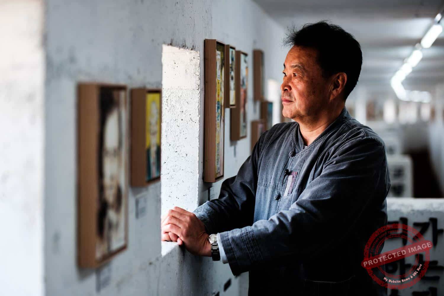 jayuro-danny-kim-portrait Artist Kim Dae-nyeon, alias Danny Kim, poses inside his bunker gallery in Paju (April 2025).