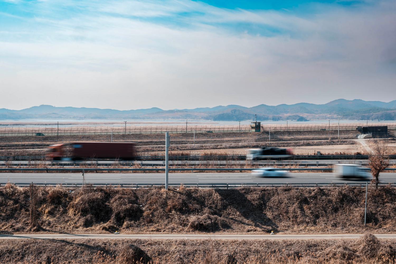 Jayu-ro, the "Freedom Road" as it passes along the Imjin River, which marks the border with North Korea at this point, in the city of Paju (February 2025).
