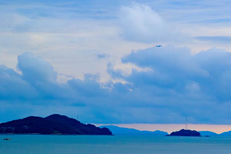 A plane turns left in the sky after taking off from Incheon Airport.