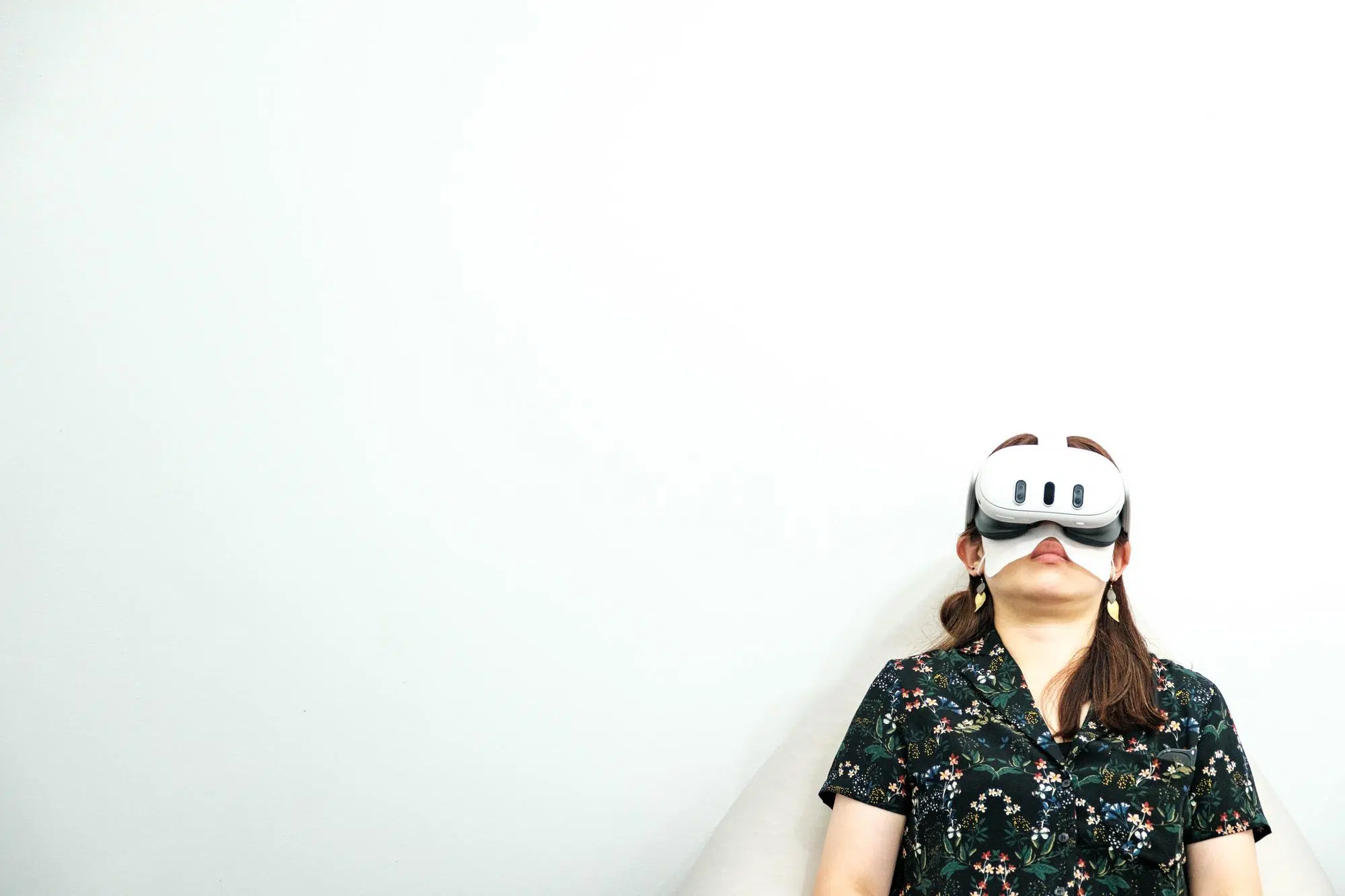 phantom-mountain-vr-exhibition-korea A visitor takes a virtual reality tour of Mount Kumgang, in North Korea, at the Phantom Mountain exhibition by artist Lijung in September 2026 in Seoul.