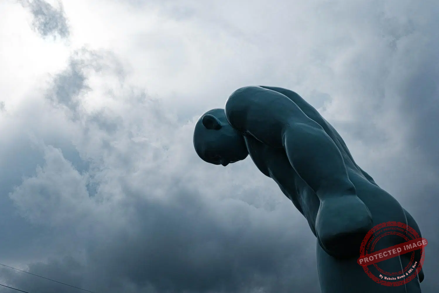 punchbowl-00013 The Greeting Man, a sculpture by Yoo Young-ho-ho, in front of the Yanggu War Memorial in the Punchbowl (may 2025).