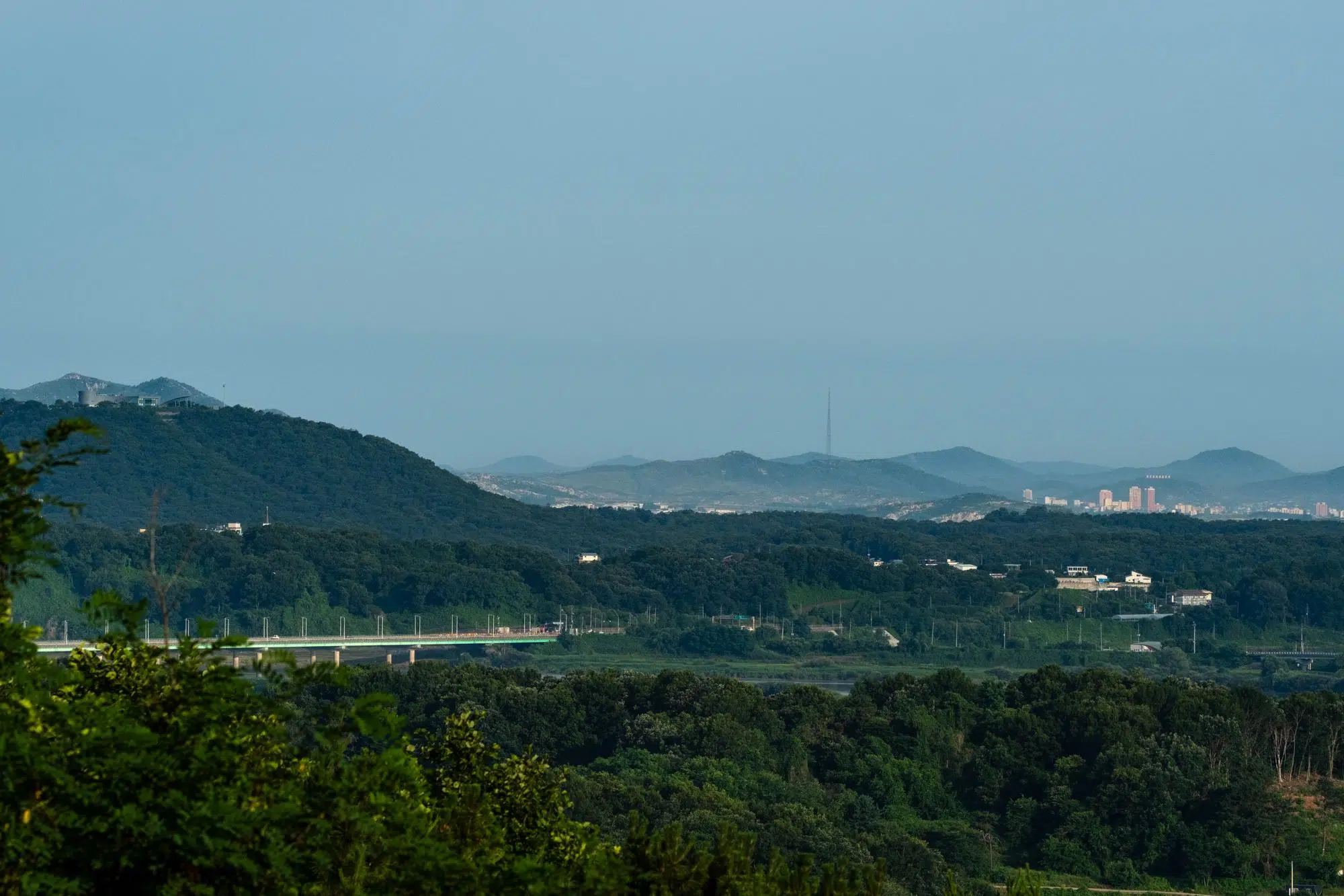 unification-bridge-tongildaegyo-kaesong-imjingang-2026 Jayu-ro ends at the Unification Bridge (bottom left), which spans the Imjin River. The road continues towards the DMZ and used to link up with the major North Korean city of Kaesong (top right), but is now cut off at the border (June 2026).