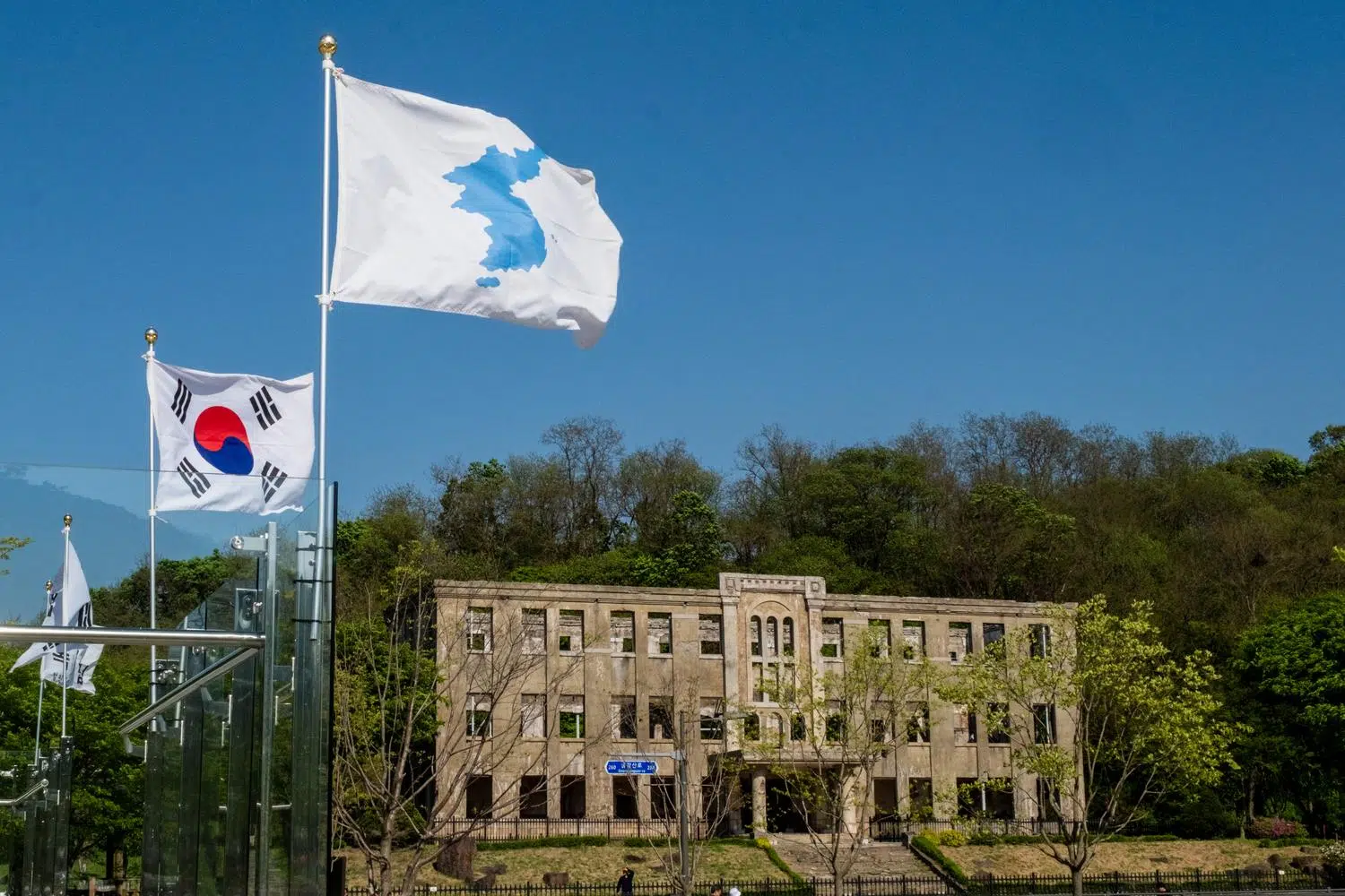 workers-party-headquarters-cheorwon-flags South Korean and Unification flags near the North Korean Workers Party Headquarters in Cheorwon (May 2026).