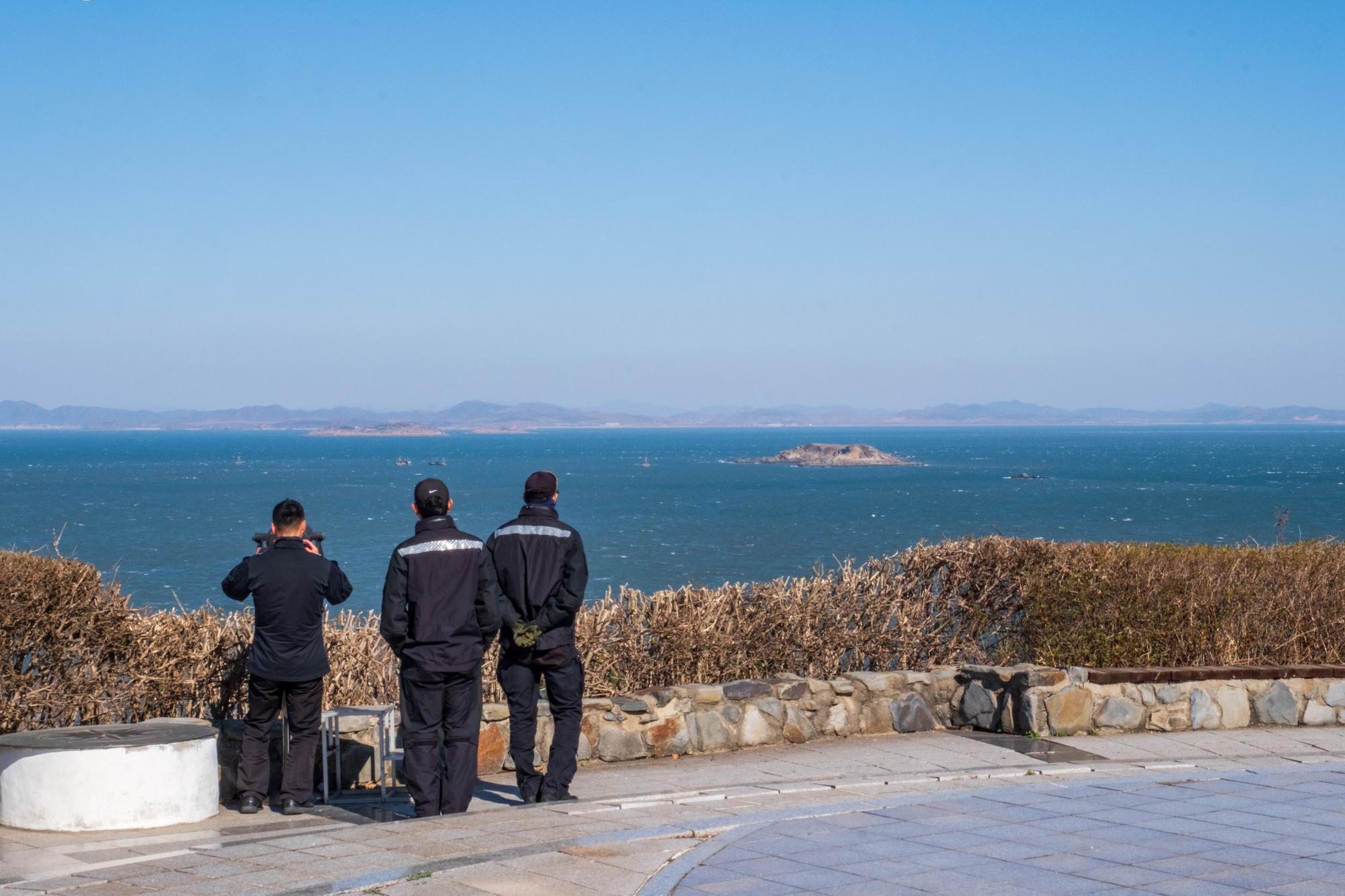 South Korean coast guards monitor the activity of Chinese and unflagged fishing vessels in North Korean waters off Yeonpyeong (March 2025).